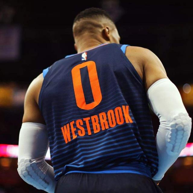 今晚意大利杯焦点战-关于NBA总决赛倒计时,俄克拉荷马雷霆清晨调整名单,细节引发关注,赛场秩序良好,临场指挥获称赞的信息